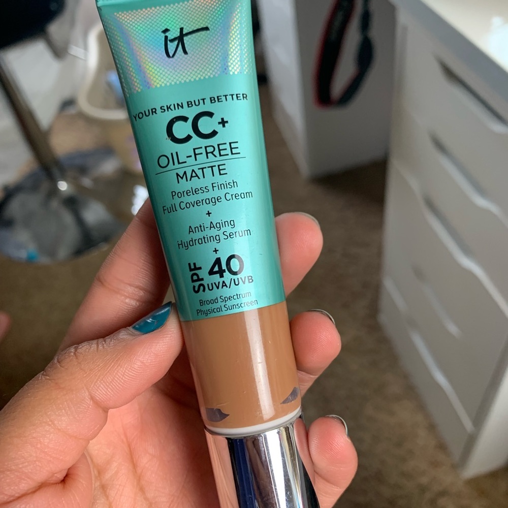 IT cosmetics CC oil free matte cream “rich honey”